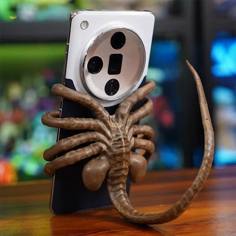Alien Phone Holder, Creative Decorative Phone Holder Ornament Science Fiction Thriller Movie Facehugger Phone Holder Halloween.